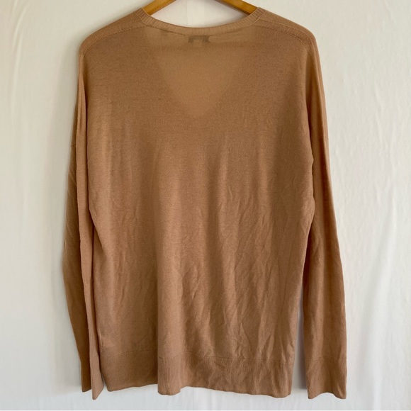Vince. Tan V Neck Sweater Ribbed Hems Size M - Picture 5 of 10
